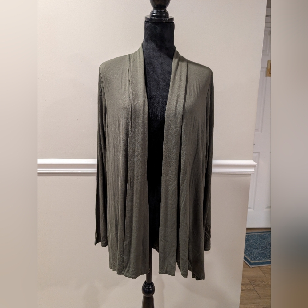 G Collection Knit Cardigan ☘️ 3 for $33.00 ☘️ - Picture 2 of 5